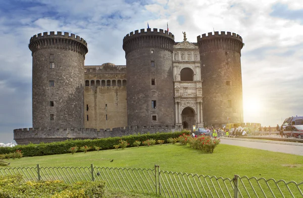 Castel nuovo (Castillo Nuevo) o Castillo de Maschio Angioino en Nápoles, Italia . —  Fotos de Stock