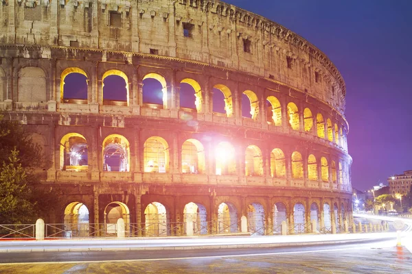 Olaszország. Róma. Az éjszaka Collosse — Stock Fotó