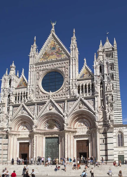 Catedral de Siena em um dia ensolarado, Toscana, Itália . — Fotografia de Stock