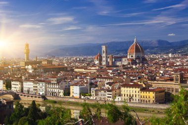 İtalya. Florence. Eski evler ve katedral Santa Maria del Fiore