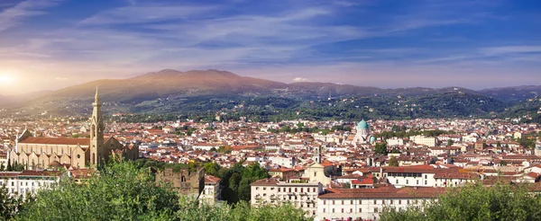 意大利。弗洛伦斯俯瞰城市的最高处.全景 — 图库照片