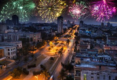 Havana, Küba üzerinde havai fişek