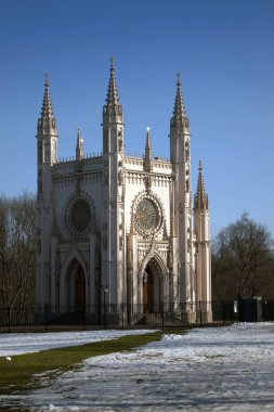 Saint Alexander Nevsky Ortodoks Kilisesi (Gotik Şapel) Alexandria Park. Saint Petersburg, Rusya'nın banliyösü