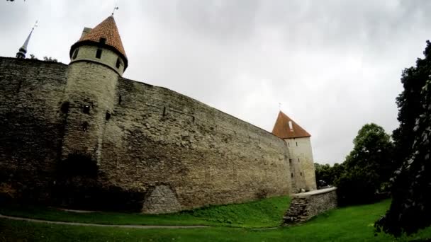 Medieval tower - part of the city wall. Tallinn, Estonia — Stock Video