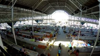 Semerkand, Özbekistan - 20 Eylül 2015: Modern pavilion Siab Dekhkhan çarşı, burada 20 Eylül Semerkant'a'bakkal Pazar bulur.