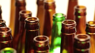 boş şişeler, üstten görünüm, küçük netlik derinliği