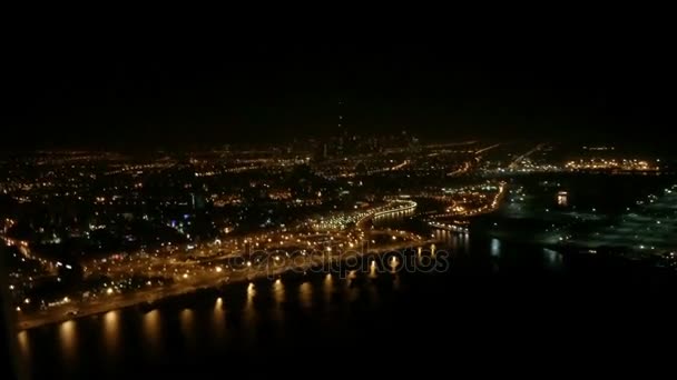 Vista de la ciudad nocturna desde el avión — Vídeo de stock