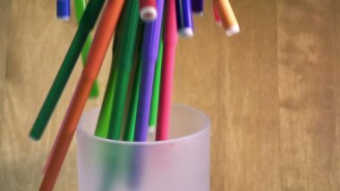 Keçeli Kalemler bir destek, ağır çekim alınır