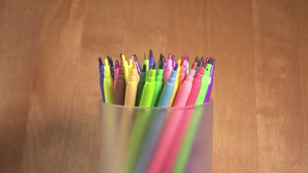 Keçeli Kalemler bir destek alınır — Stok video