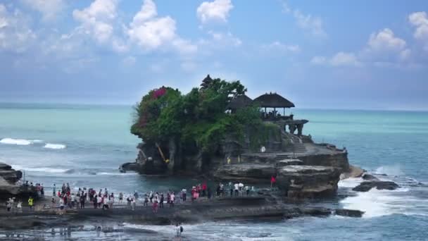 Time lapse, Tanah Lot Temple, el templo hindú más importante de Bali, Indonesia . — Vídeos de Stock