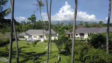 Bali, Endonezya-22 Ekim 2016: dron panoramik aero görünümünden ülkeye evler, orman ve dağlar, Bali, Endonezya