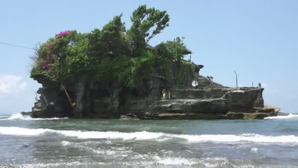 Tanah Lot Tempel, de viktigaste hinduiska templet på Bali, Indonesien — Stockvideo