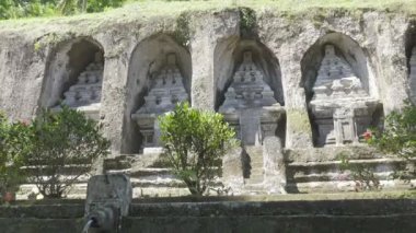 11. yüzyıldan kalma Tapınağı ve Tampaksiring kuzey doğusunda Bali, Endonezya'da Ubud mezar kompleksi Gunung Kawi olduğunu