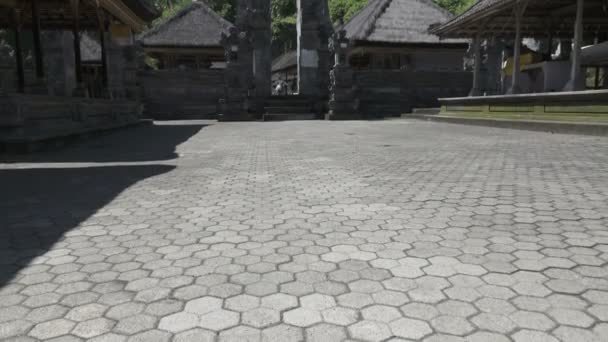 Gunung Kawi je chrám 11 století a pyramidový komplex v Tampaksiring sever východ Ubud Bali, Indonésie — Stock video