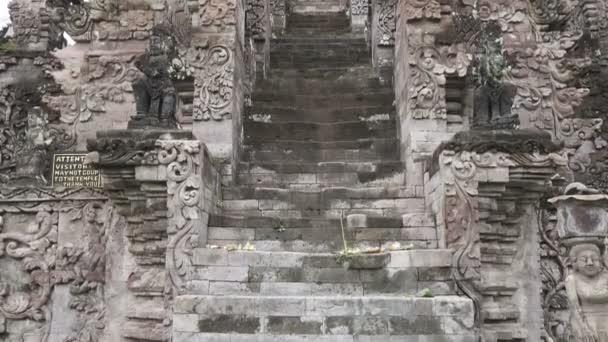 Pura Beji tempel in Bali oude tempel in Noord Bali, Indonesië — Stockvideo