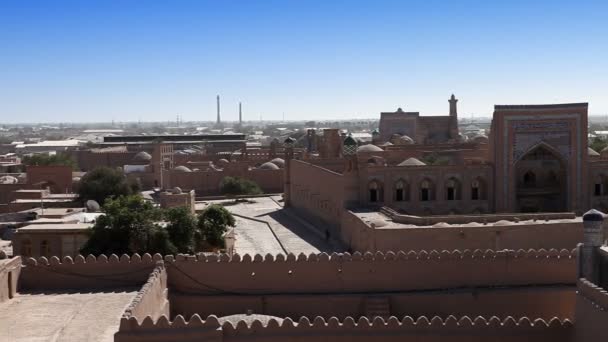 Vista aerea sulle strade della città vecchia. Uzbekistan. Khiva — Video Stock