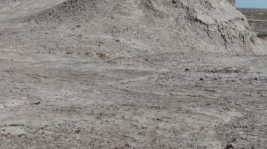 Bölge, antik Harezm içinde Özbekistan Kyrk-kyz-kala Kalesi bulunur