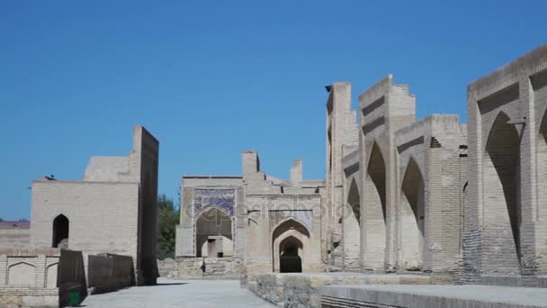 乌兹别克斯坦布哈拉，楚-巴克尔墓地是在郊区的布哈拉 Cumitang 解决 — 图库视频影像