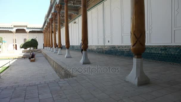 BUKHARA, UZBEKISTÁN, septiembre de 2016: Complejo Baha ad-Din el conjunto de culto que se encuentra en un suburbio residencial de Bujará, Uzbekistán, Uzbekistán — Vídeo de stock