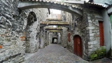 St. Catherine geçiş eski şehrin Tallinn Estonya küçük bir geçit