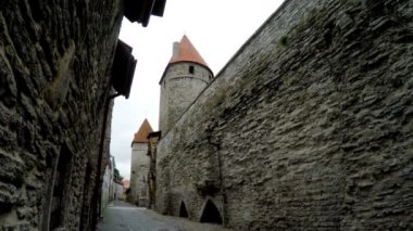 Ortaçağ kule - duvar parçası. Tallinn, Estonya