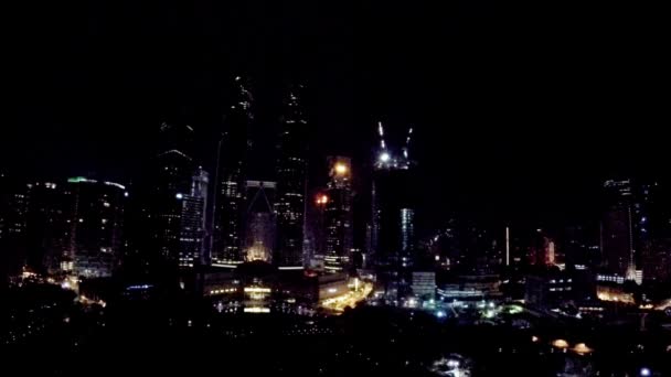 KUALA LUMPUR, MALAYSIA- OCTOBER 12, 2016 : Petronas twin towers in night. Kuala Lumpur, Malaysia — Stockvideo