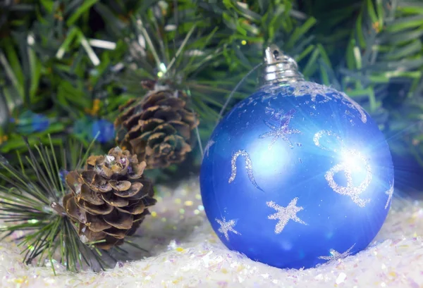 New Year Ball Een Decoratieve Sneeuw — Stockfoto