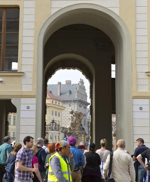 Prague September Crowd Tourists Main Entrance Prague Castle September 2014 — Stock Photo, Image