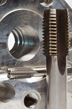 dokunun ve diğer oyma ayrıntıları, Araçlar