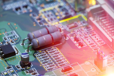 Elektronik çip ve Rezistanslar ve Kondenserler standart yazıtları