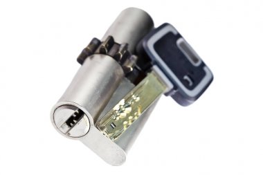 PIN-tumbler kilidi ile belgili tanımlık anahtar.