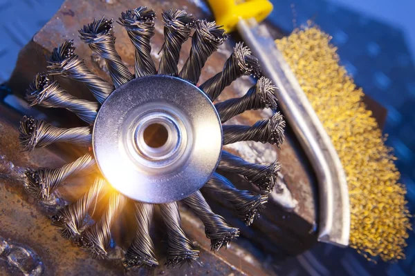 Metal işleme için tel fırçası