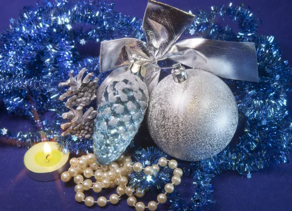 Zilveren New Year Ball Glazen Speelgoed Kegel Klatergoud Kralen Kaars — Stockfoto