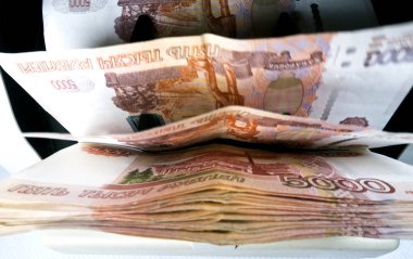 elektronik para sayaç makine Rus beş binde Rublesi banknot sayma