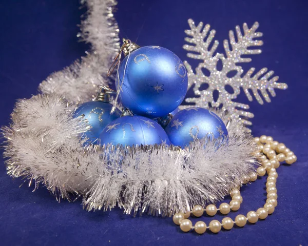 Установить Синий Красивый Стекло Новогодние Яйца Блестящая Мишура Жемчужные Бусины — стоковое фото