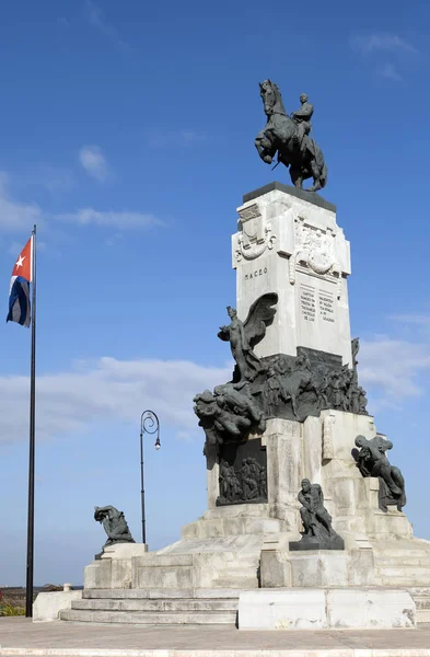 Statue General Maximo Maceo Gomez Cuban Flag Central Havana Cuba — Stock Photo, Image