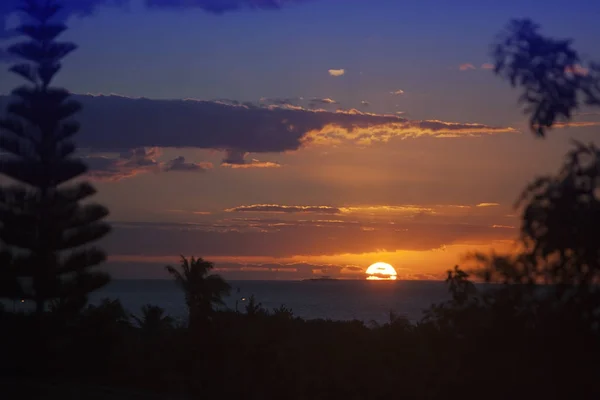 Hermosa Puesta Sol Brillante Sobre Mar Los Trópicos Cuba — Foto de Stock