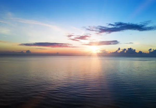 Pôr Sol Sobre Mar Indonésia Bali — Fotografia de Stock