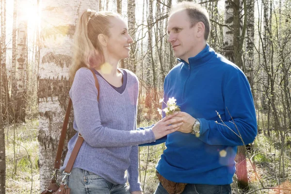 Man Gives Woman Bouquet Snowdrops Birchwood Spring Tonin — Stock Photo, Image