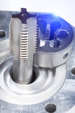 dokunun ve diğer oyma ayrıntıları, Araçlar