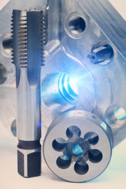 dokunun ve diğer oyma ayrıntıları, Araçlar