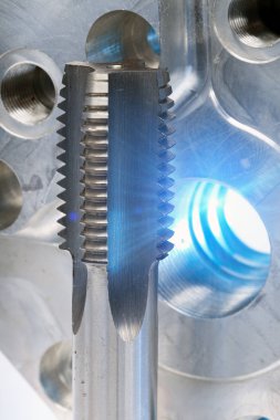 dokunun ve diğer oyma ayrıntıları, Araçlar