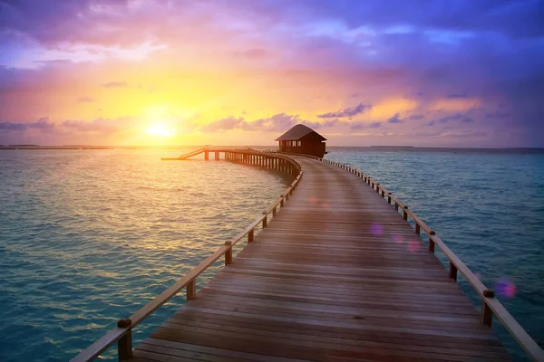 Strada Legno Dall Isola Una Capanna Sopra Acqua Tramonto Maldive — Foto Stock