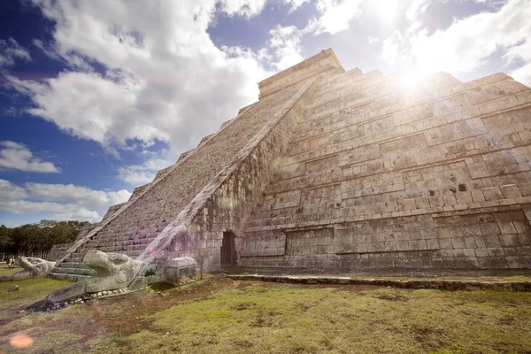 Famous Castillo Pyramid Kukulkan Temple Feathered Serpent Pyramid Maya Archaeological — Stock Photo, Image