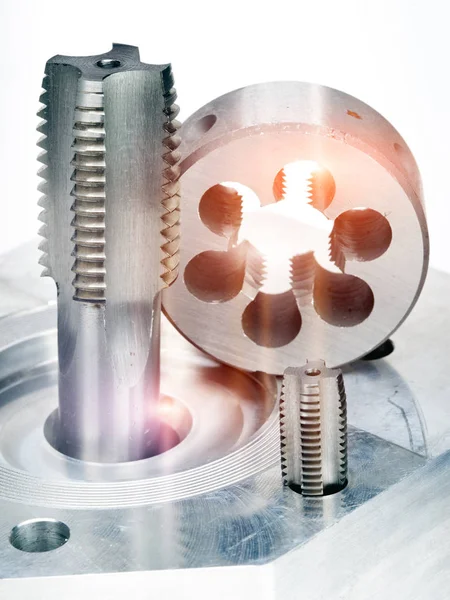 dokunun ve diğer oyma ayrıntıları, araçlar, tonlama