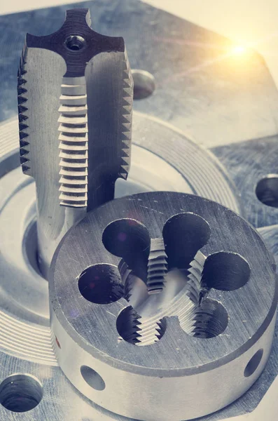 dokunun ve diğer oyma detayları, araçlar, retro etkisi