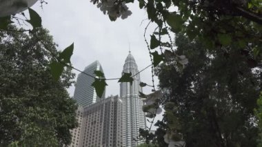 Kuala Lumpur, Malezya - 12 Ekim 2016: Klcc Park ve şehir, Malezya, Kuala Lumpur orta kısmında