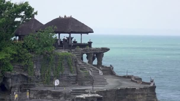 Tanah Lot templomtól, a legfontosabb hindu templom, Bali, Indonézia — Stock videók