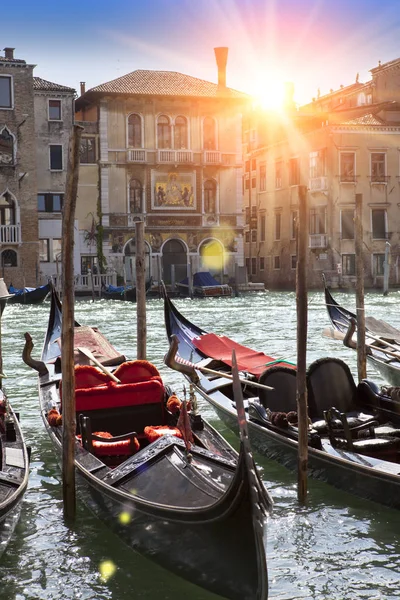 Solnedgång Över Kanaler Och Gondoler Venedig Italien — Stockfoto