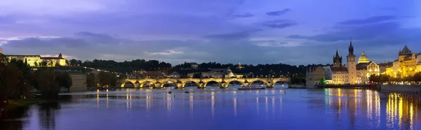 Güzel Cityscape Prag Gece Charles Bridge Karluv Most Vltava Nehri — Stok fotoğraf
